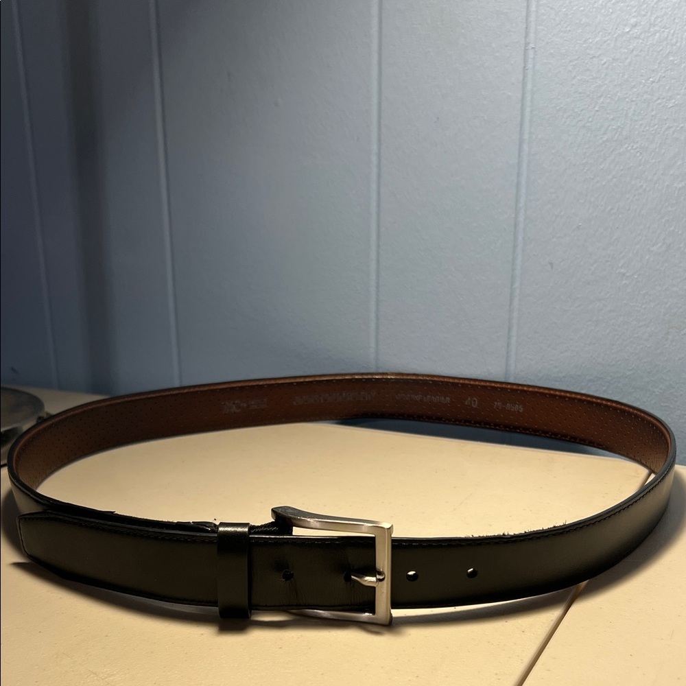 Johnston & Murphy classic black leather belt silver tone hardware 40
